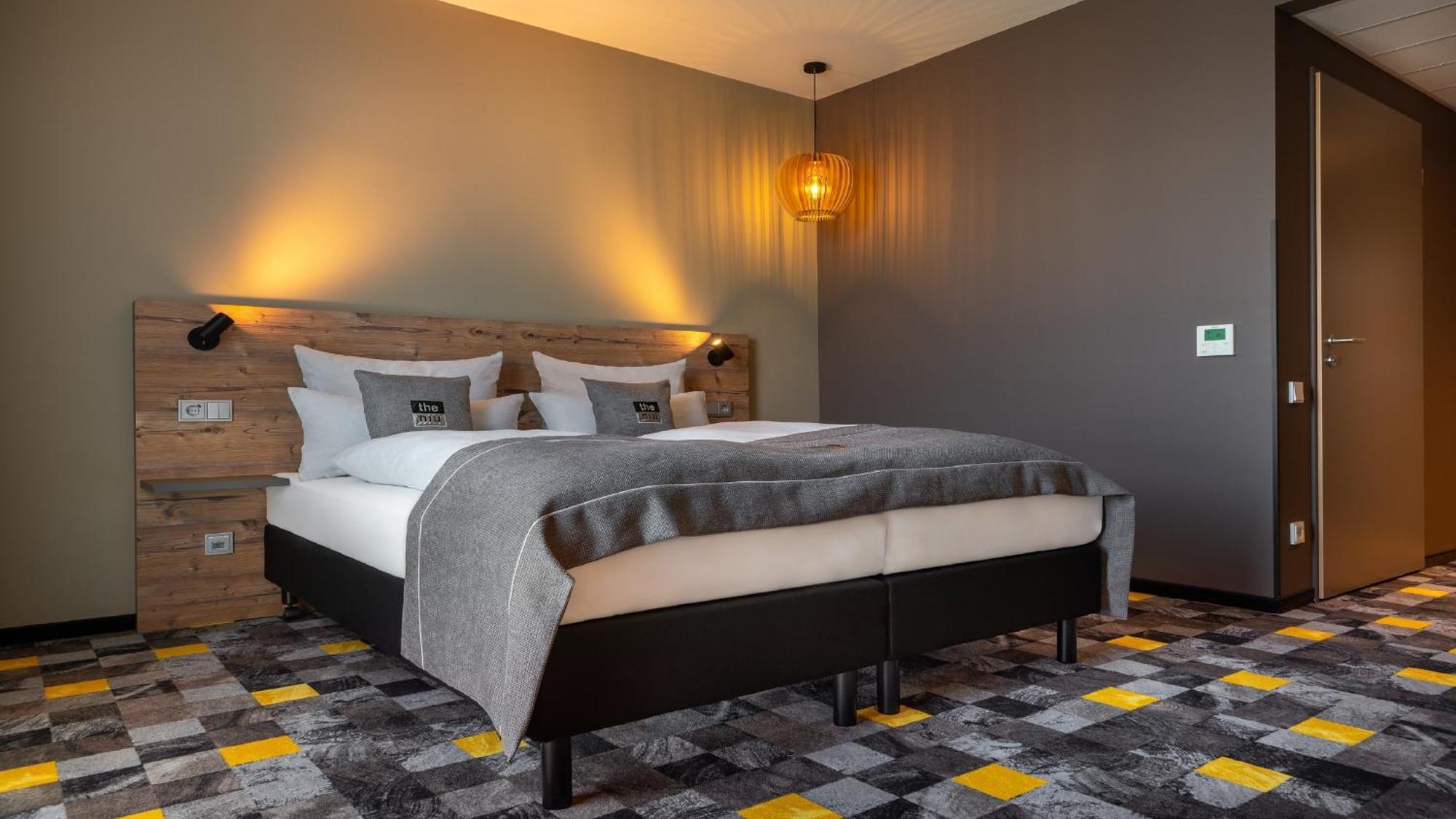 เดอะ นิว ทิมเบอร์ Hotel Esslingen am Neckar ภายนอก รูปภาพ