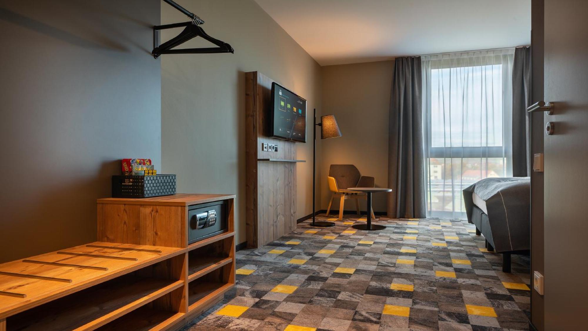 เดอะ นิว ทิมเบอร์ Hotel Esslingen am Neckar ภายนอก รูปภาพ